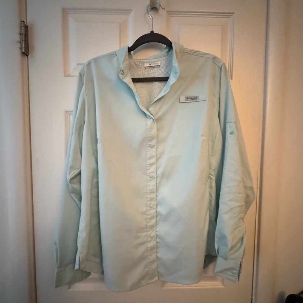 Columbia Women's Light Blue Button-Down Shirt